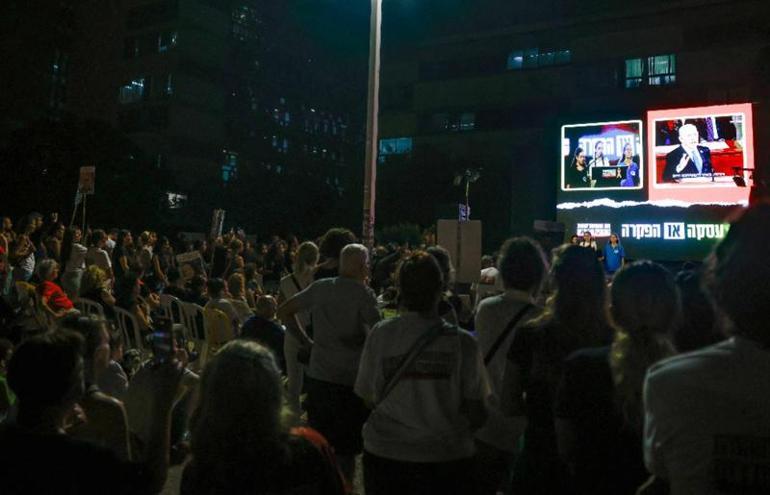 Her hafta binlerce kişi toplanıyordu Tel Avivdeki protestolara belirsiz güvenlik durumu ertelemesi