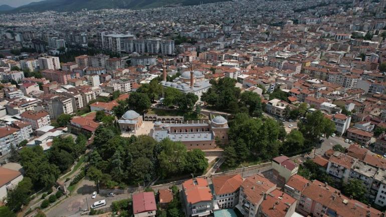 Tarihe saygısızlık Polisten kaçıyorlar, sonra yine geliyorlar