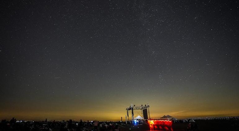 Karacabey sahilinde Perseid meteor yağmuru izlendi Büyüleyici görüntüler