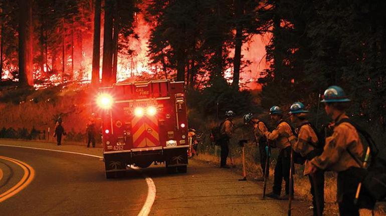 Tarihinin en büyük 4. orman yangını Californiada 400 bin dönümden fazla alan kül oldu