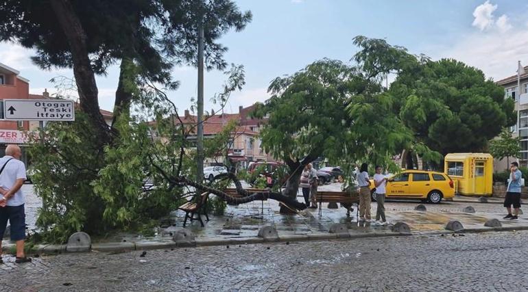 Son dakika... Meteorolojinin uyarılarının ardından sağanak, kuvvetli rüzgar ve dolu etkili oldu