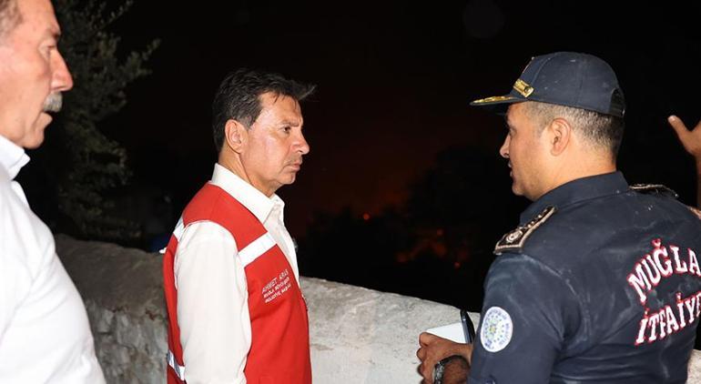 Aydın ve Muğlada orman yangını Rüzgarla hızla yayıldı, yerleşim yerlerine ulaştı