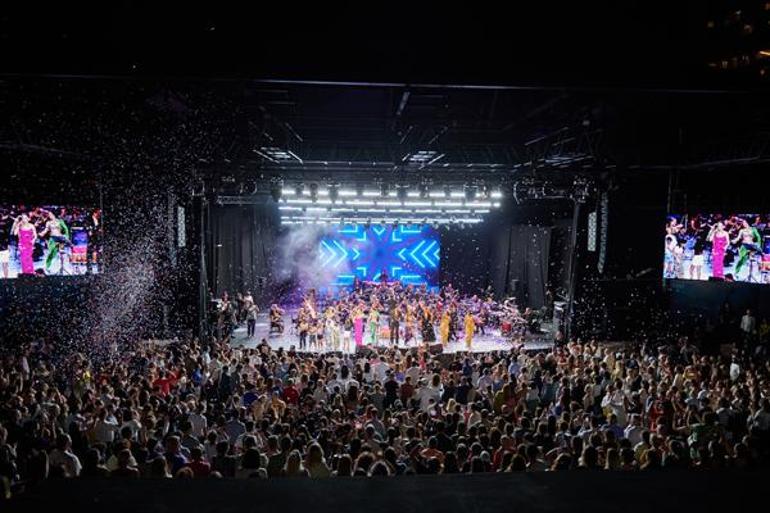 Eski eşi Haluk Bilginer ve kızı Nazlı, Aşkın Nur Yengi konserinde Ayrı bir heyecan