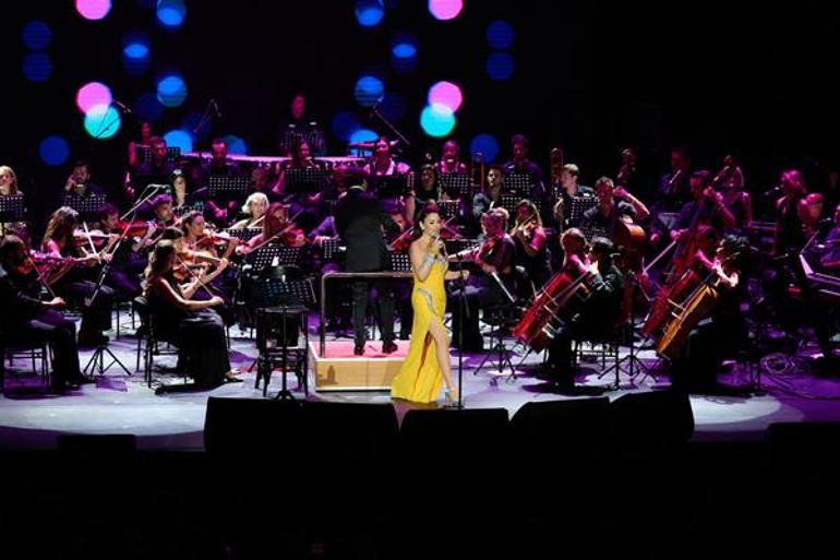 Eski eşi Haluk Bilginer ve kızı Nazlı, Aşkın Nur Yengi konserinde Ayrı bir heyecan