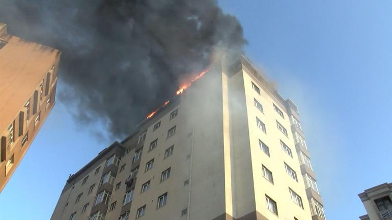 İstanbulda 13 katlı binanın çatısında yangın