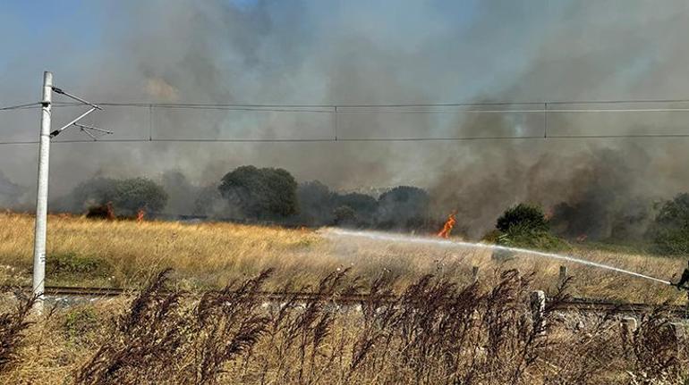 Avcılarda otluk alanda yangın Halkalı-Kapıkule tren seferleri durdu