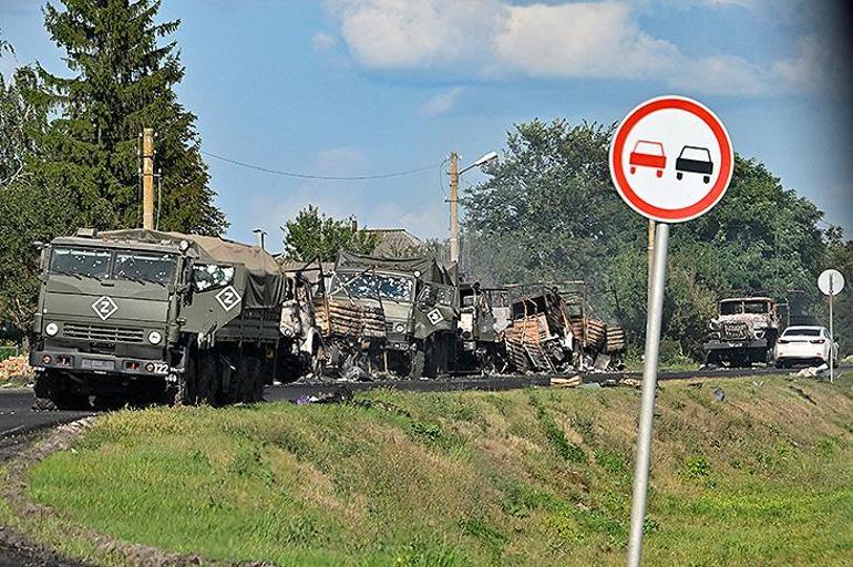 Rus askerler kendi topraklarında diz çöküp esir düştü