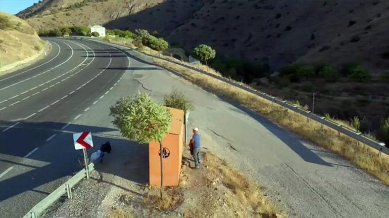 Dronu görünce kaçmaya başladı Tepkiler görenleri güldürdü