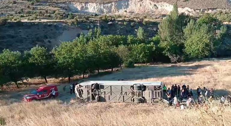 Malatyada yolcu otobüsünün devrilmesi sonucu 22 kişi yaralandı