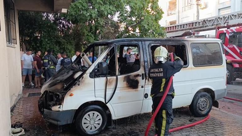 İnip park ettiği araç, 5 dakika sonra kullanılmaz hale geldi