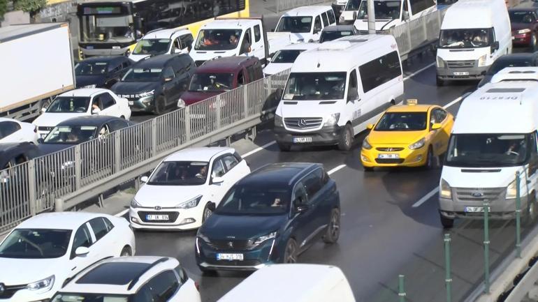 Metrobüs hattına Beyaz Yol çalışması... Dikkat Trafik kilit