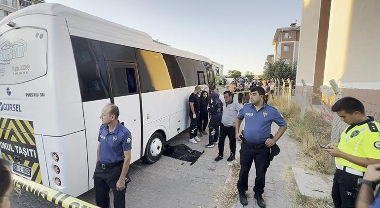 Aksarayda korkunç olay Anneanne ve 2 yaşındaki torunu servis minibüsünün altında kaldı