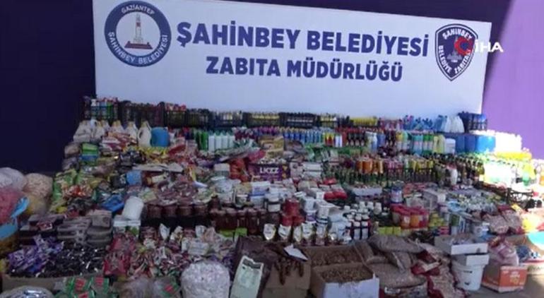 İstanbulda zincir markette şok görüntü Nohut paketinden böcek çıktı