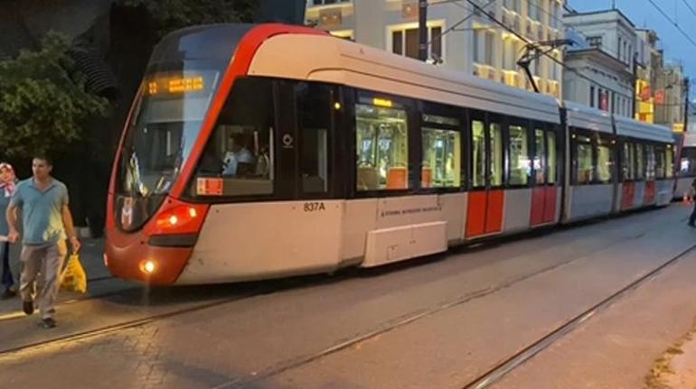 Sultanahmette tramvay durağında çanta unutuldu Ekipler hemen harekete geçti