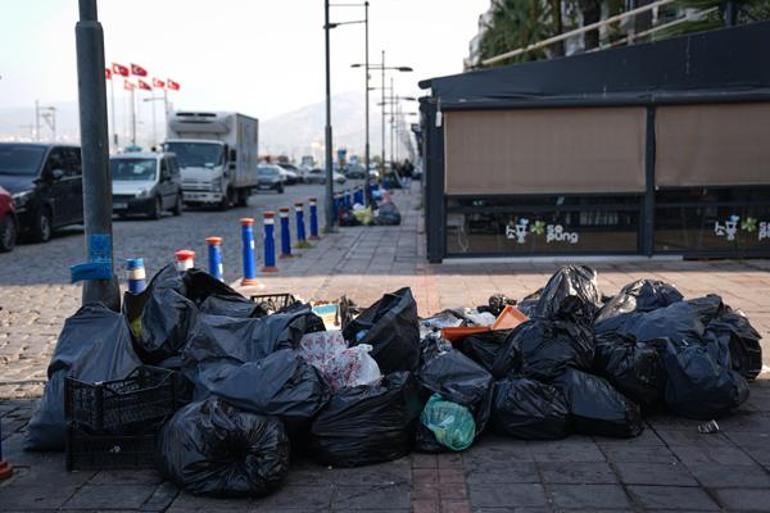 İzmir kent merkezi çöp yığını oldu Vatandaş isyan etti