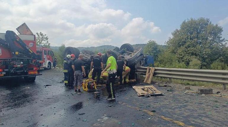 Bolu Dağı geçişinde TIR, otomobili sürükleyerek devirdi: 3 ölü, 1 yaralı