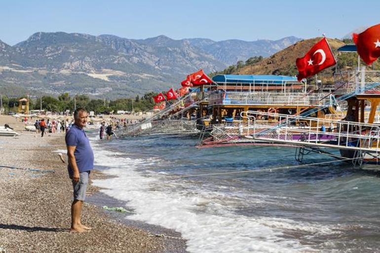 Türkiyenin Maldivlerinde tekne işgali: Yüzecek yer kalmadı