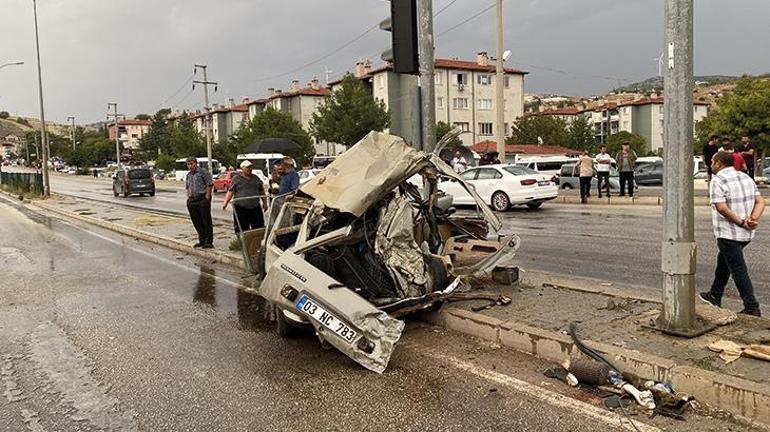 Afyonkarahisarda TIR faciaya sebep oldu: 2 ölü, 12 yaralı