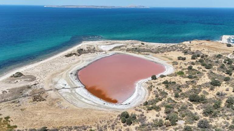 Çanakkalede Kalpli Göl pembe renge büründü Araç girişleri yasaklandı