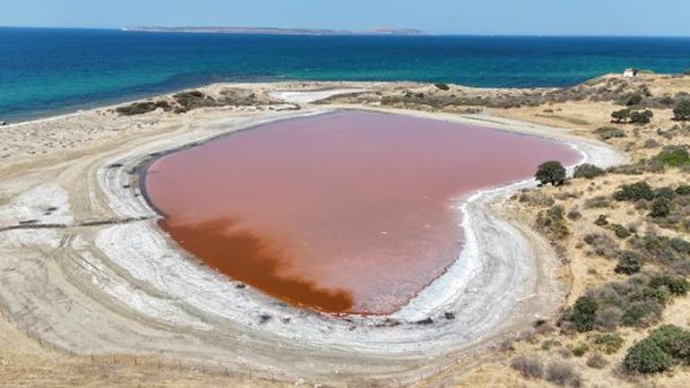 Çanakkalede Kalpli Göl pembe renge büründü Araç girişleri yasaklandı