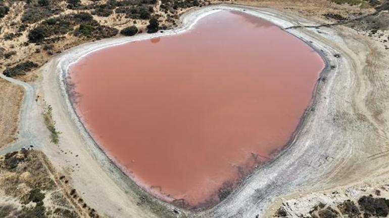 Çanakkalede Kalpli Göl pembe renge büründü Araç girişleri yasaklandı