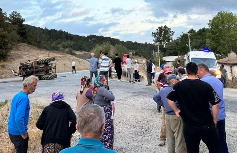 Yolcu minibüsü ile traktör çarpıştı: 15 yaralı