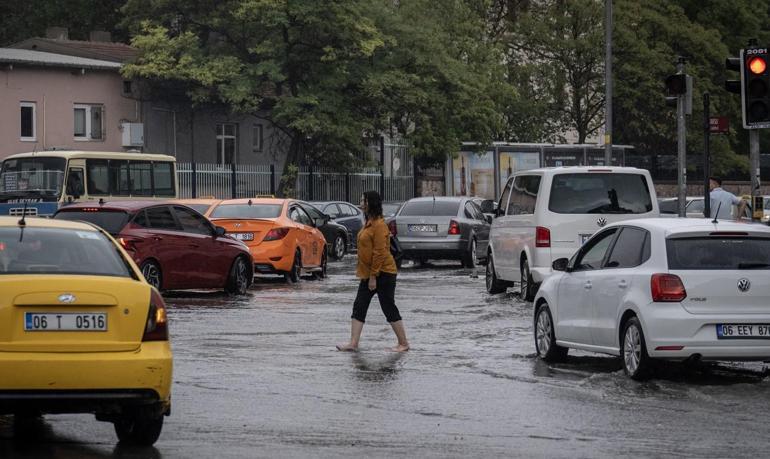 Ankarayı sağanak vurdu Alt geçit ve caddeler suyla doldu