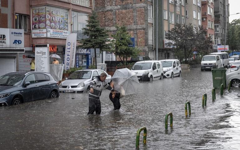 Ankarayı sağanak vurdu Alt geçit ve caddeler suyla doldu