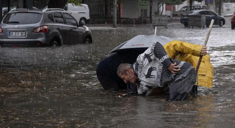 Son dakika… Meteoroloji ve Valilik uyarmıştı Ankara’yı sağanak vurdu: 12 kentte alarm