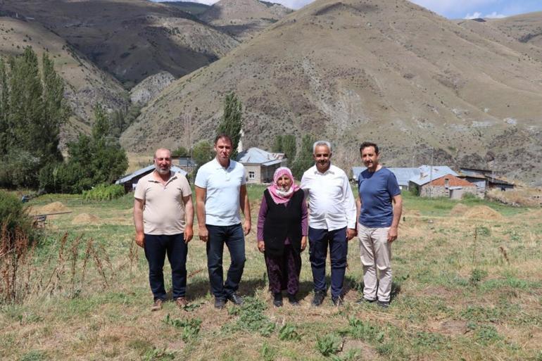 72 yaşındaki Fikriye Nine muhtar oldu, hizmetleri bir bir sıraladı