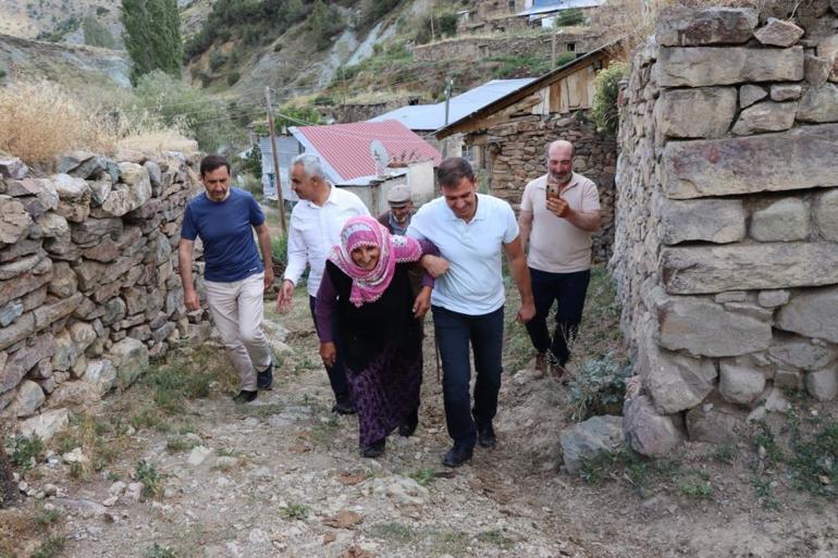 72 yaşındaki Fikriye Nine muhtar oldu, hizmetleri bir bir sıraladı