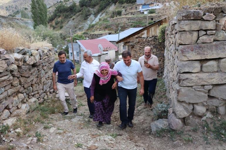 72 yaşındaki Fikriye Nine muhtar oldu, hizmetleri bir bir sıraladı