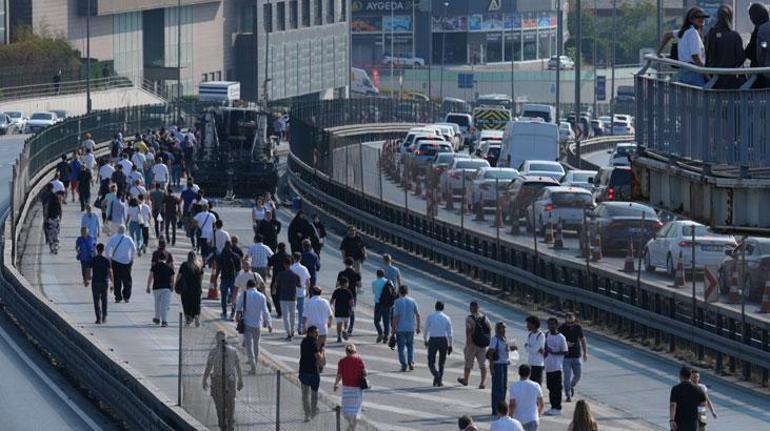 Küçükçekmecedeki metrobüs kazasında şok görüntü 1 kişinin hayatını kaybettiği kazanın ön raporu ortaya çıktı