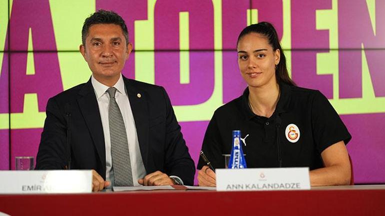 Galatasaray Daikinde 5 imza birden İşte törenden görüntüler