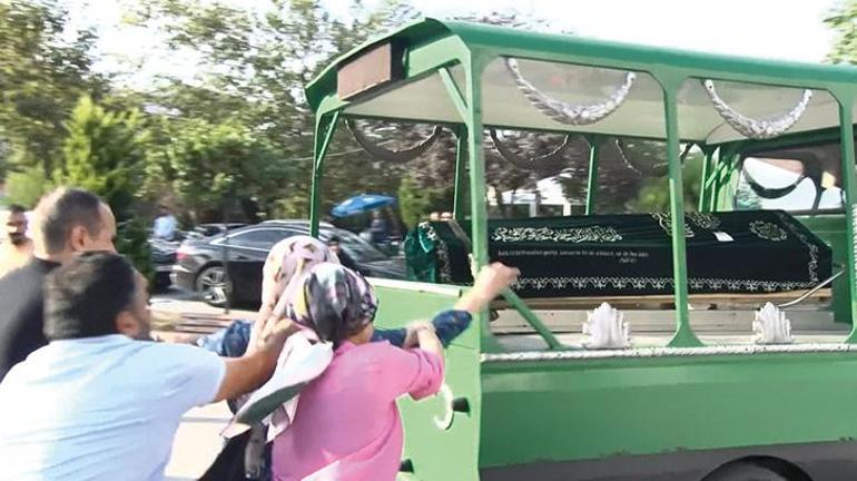 Metrobüs kazasında hayatını kaybeden Ferhat Uçarın cenazesi toprağa verildi