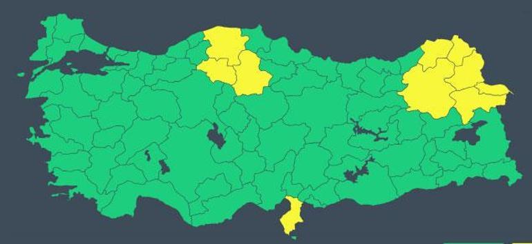 Meteoroloji saat verip uyarmıştı İstanbulda sağanak yağış etkili oldu