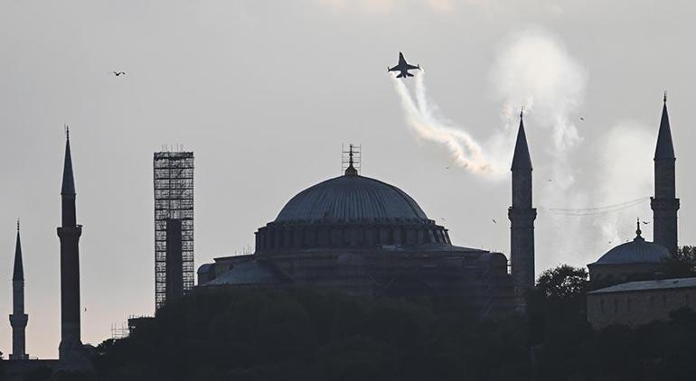 SOLOTÜRKten Gök Vatanda Zafer Bayramı gösterisi