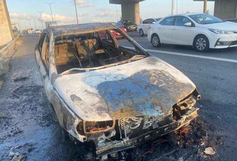 Zamanla yarış Sürücü kendini son anda kurtardı: Araç bu hale geldi