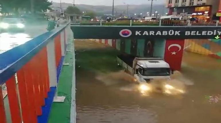 Meteoroloji uyardı Şiddetli sağanaklar ne kadar sürecek İşte il il hava durumu