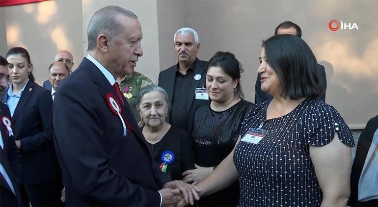 Cumhurbaşkanı Erdoğan, Karabağ Savaşında şehit olan askerlerin aileleriyle görüştü