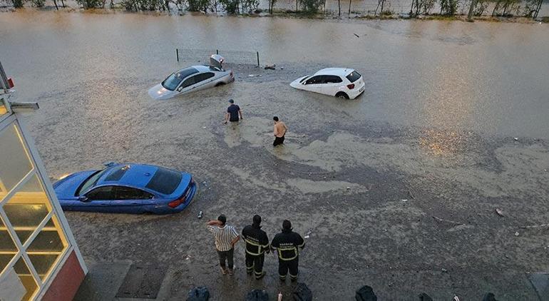 Meteoroloji haritayı güncelledi Peş peşe uyarılar İstanbul dahil sağanak geliyor