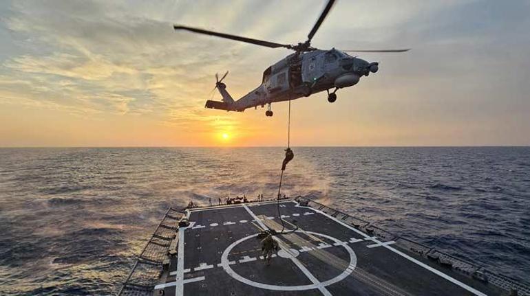 TCG GÖKSU fırkateyninde helikopter iniş/kalkış eğitimleri yapıldı