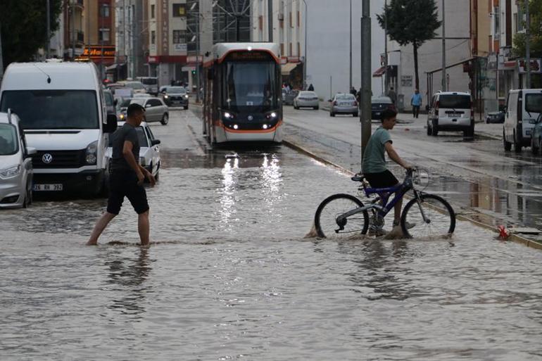 Son dakika… İstanbul ve Ankarayı sağanak vurdu Yeni haftaya dikkat