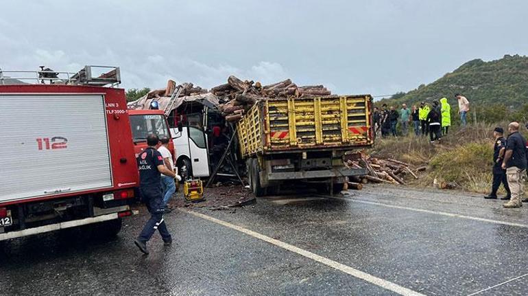 Yolcu otobüsü ile kamyon çarpıştı Ölen 2 kişinin kimliği belli oldu