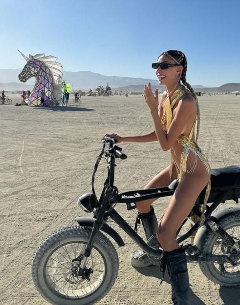 Şevval Şahin, Burning Man Festivalinde Şeyma Subaşını aratmadı