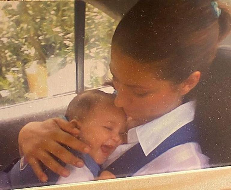 Göğsümde uyuturdum Şimdi uçağa bindi, kendi küçük evine döndü