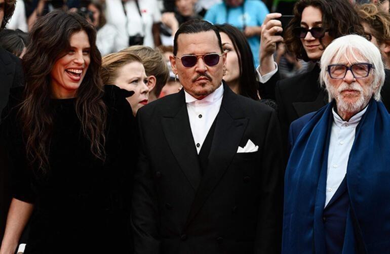 Dişlerinin hali olay olmuştu Johnny Depp gülüşünü yeniledi