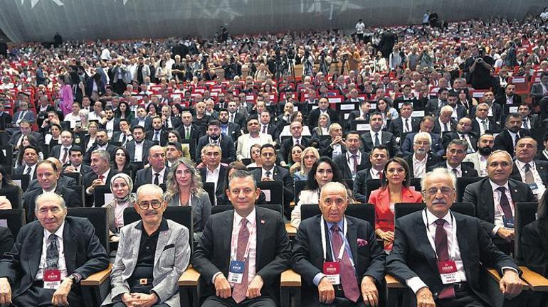 20. Olağanüstü Kurultay’da CHP tüzüğü kabul edildi ‘Sizi iktidar olmaya davet ediyorum’