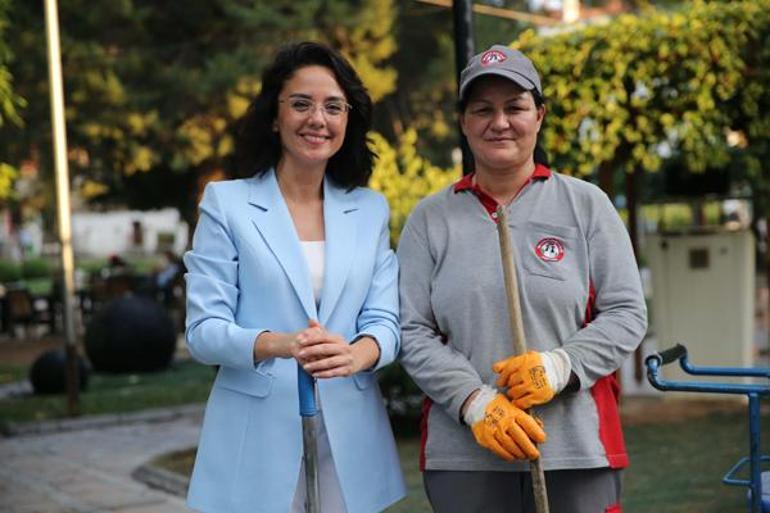 Belediyede temizlik işçisi Sakinenin üniversite başarısı: Bir kadının azimle neler yapacağına şahit olduk