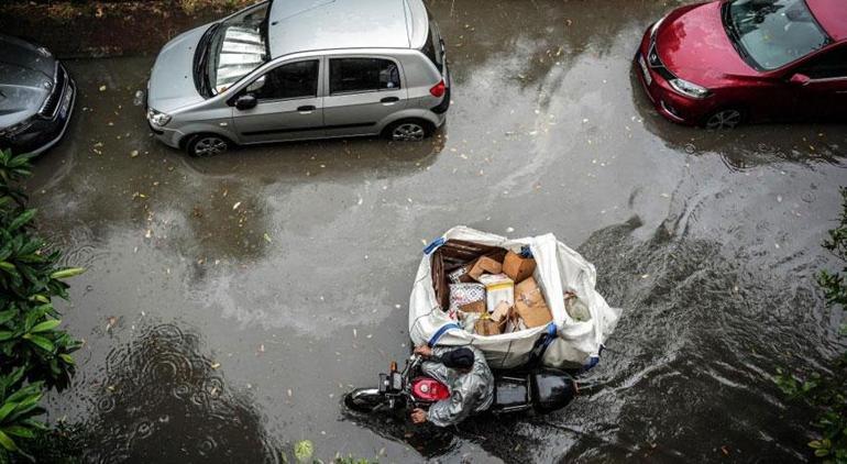 Son dakika... Meteoroloji uyarmıştı İstanbulda sağanak etkili oldu